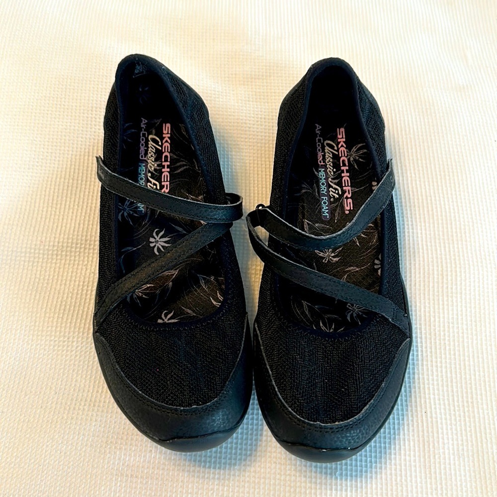 Skechers Classic Fit Air Cooled Memory Foam Size 8 Black